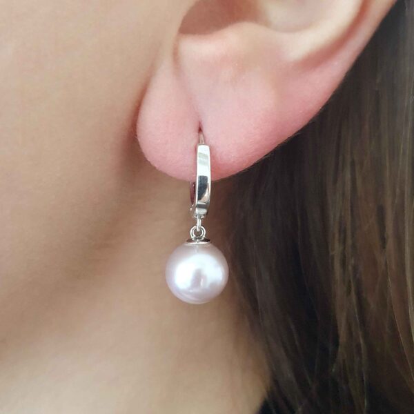 Cultured Pearl on White Gold 18 Karat Earclips