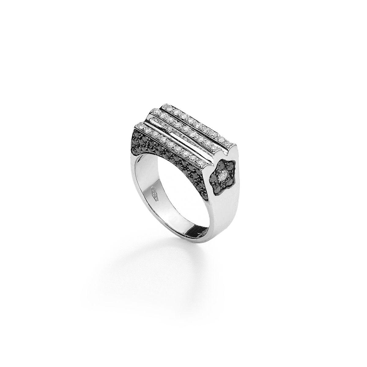 jewels-diamonds-black-and-white-18kt-white-gold-ring