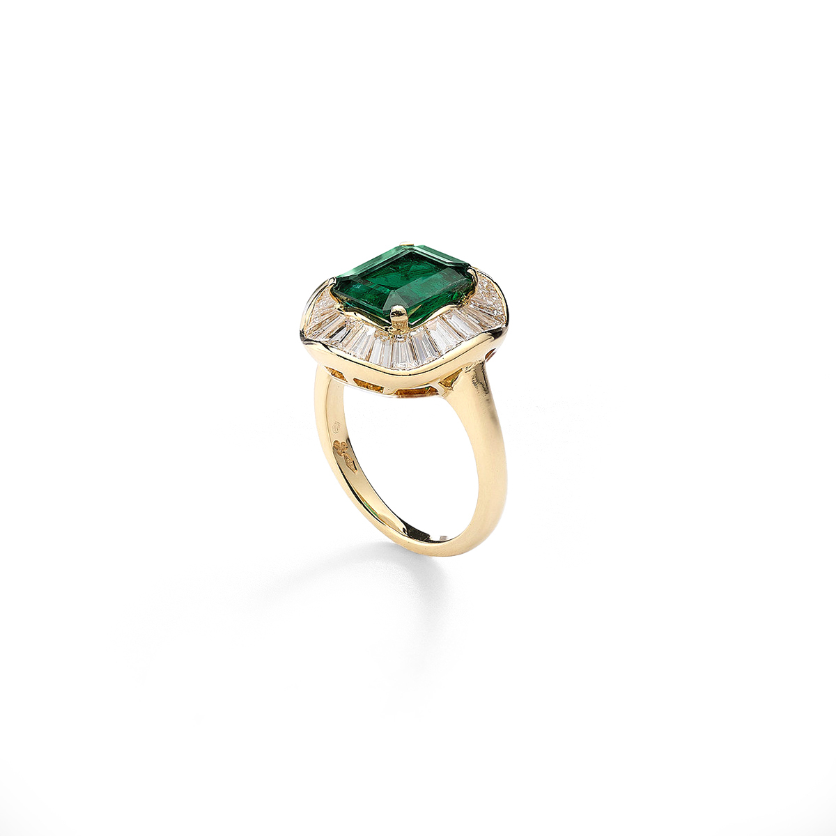 jewels-emerald-diamonds-square-cut-18kt-gold-ring