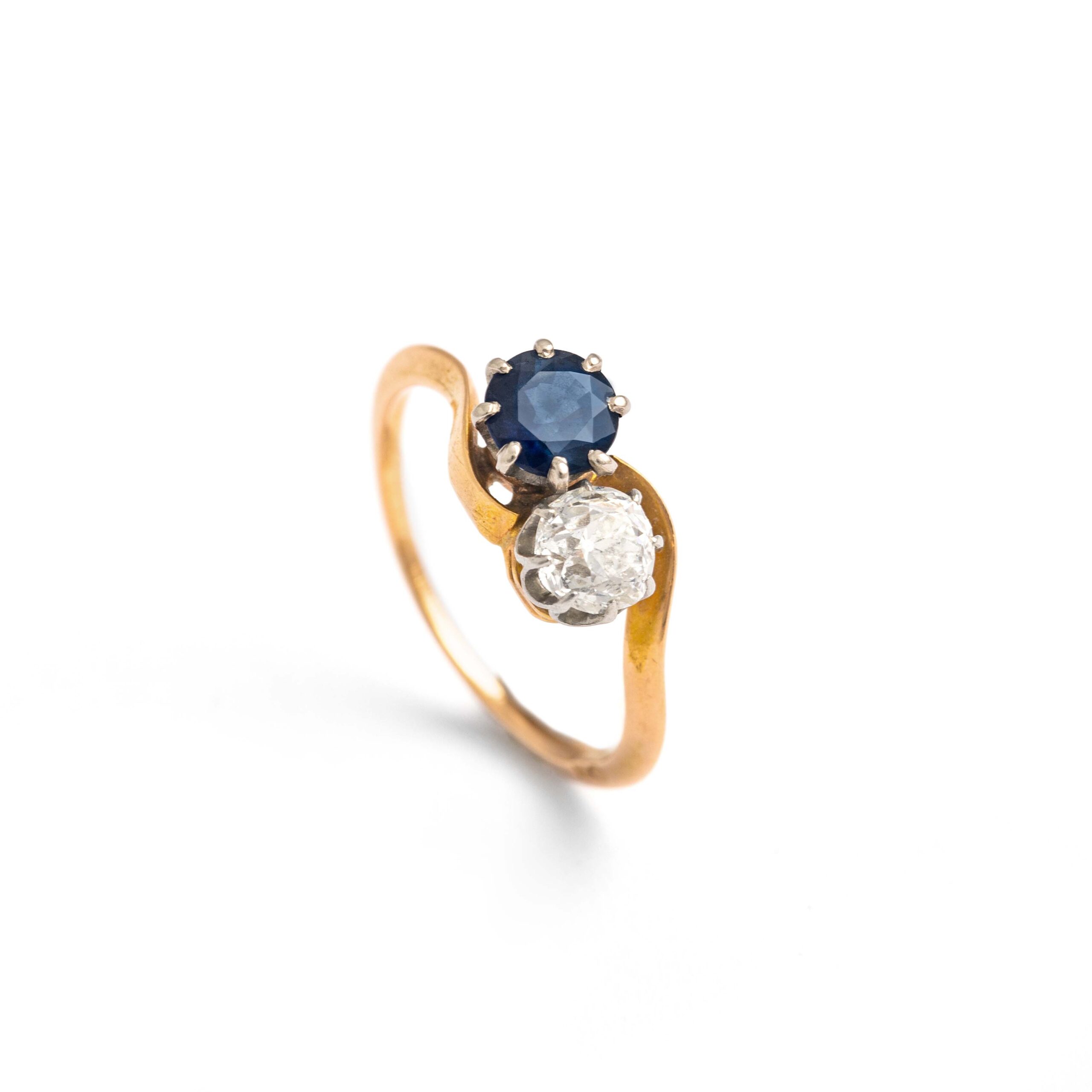 Diamond and Blue Sapphire (not tested) "Toi et Moi" Crossover Gold Antique Ring. Early 20th Century. Size: 52. Weight: 2.44 grams.